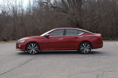 2019 Nissan Altima side view