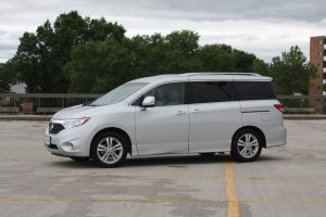 Nissan Quest side view