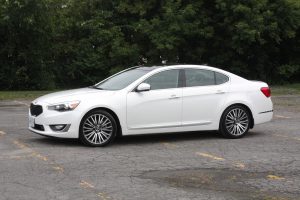 Kia Cadenza side view