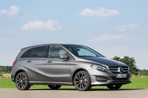 Premium vs Economy Mercedes-Benz B-Class vs Kia Rondo