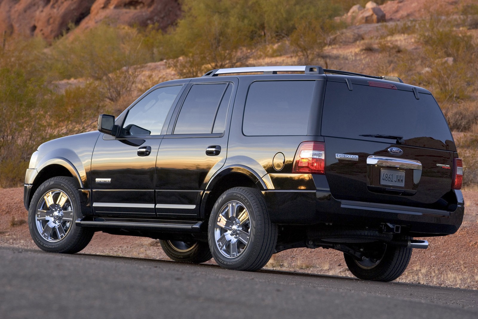 The 2012 Ford Expedition parked with sun reflecting on the side.