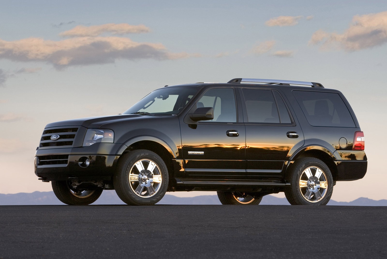 The 2012 Ford Expedition with mountains in the background.