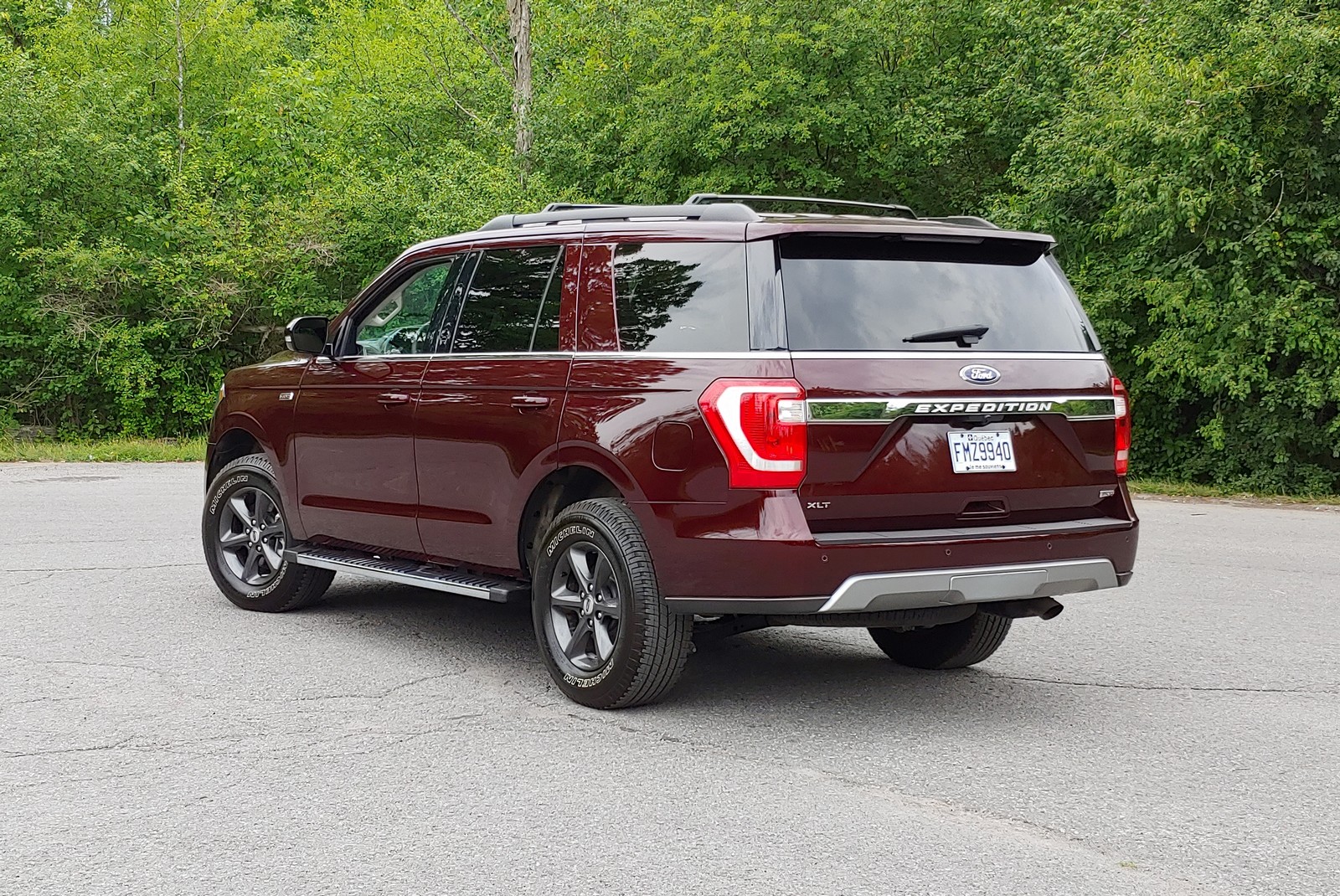 The exterior view of a 2022 Ford Expedition in red.