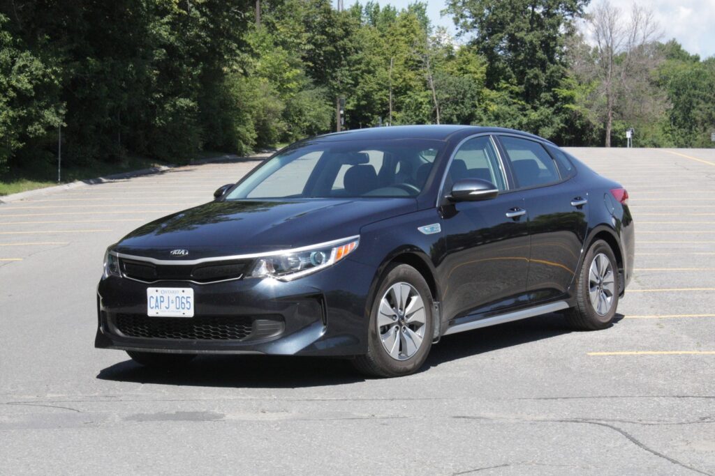 2015 Kia Optima empty parking lot