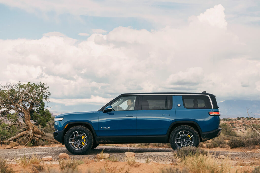 2022-Rivian-R1S-03